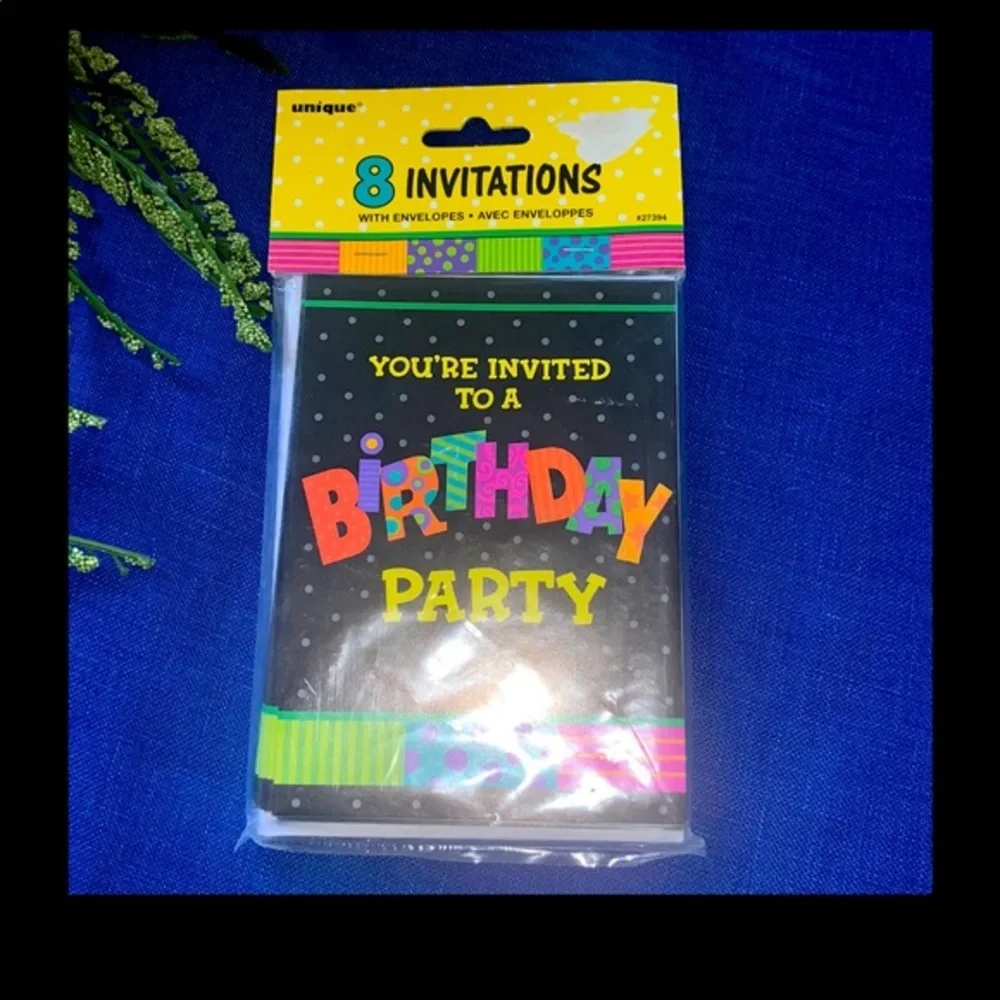 Package of 8 Traditional Birthday Party Invitation